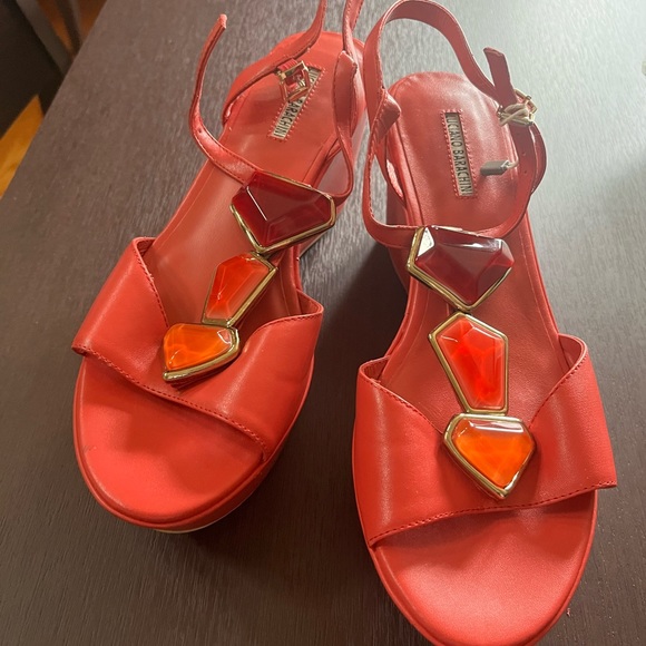 Leather sandals red color. Soft leather. Heel 21/2 inches. Very comfortable - Picture 6 of 7